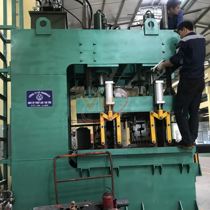 Cung-cap-nguon-va-xy-lanh-cho-may-ep-100-tan