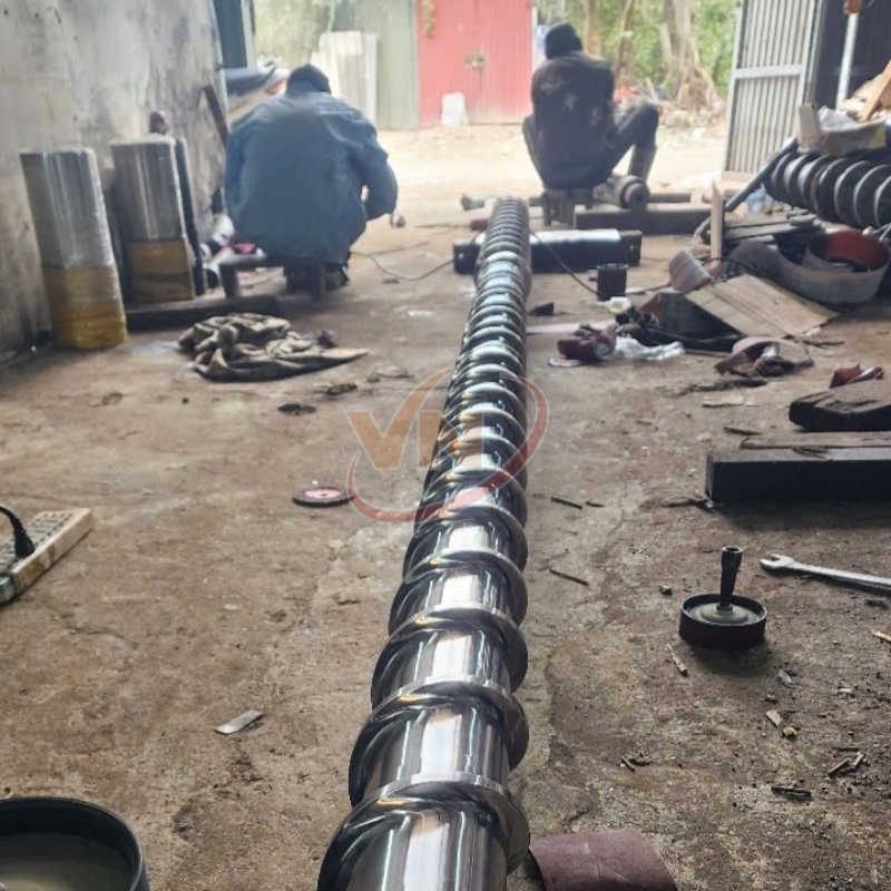 Ma-crom-truc-xoan-nhua