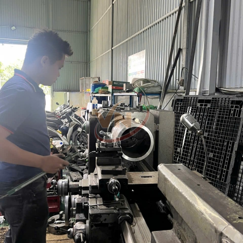 xuong-san-xuat-co-khi-thuy-luc-viet-nhat-2